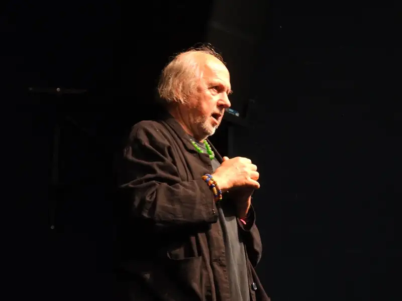 Kultnom monodramom ,,Levo, desno, glumac”, obeleženo je predfestivalsko veče