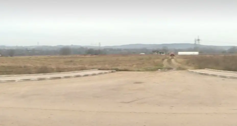 Šut i otpad dve godine „čuvaju“ Vučićev kamen temeljac za Aptiv u Zaječaru