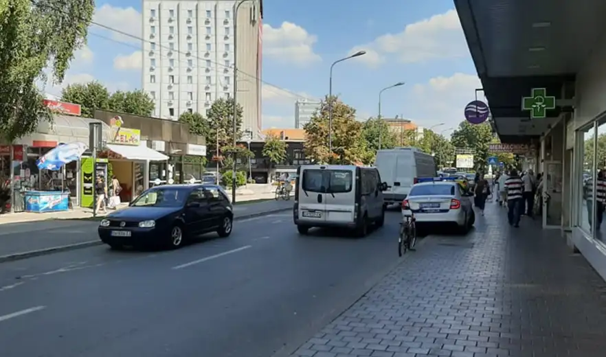 Znak za zabranjeno parkiranje i zaustavljanje (ne)postoji za policiju?