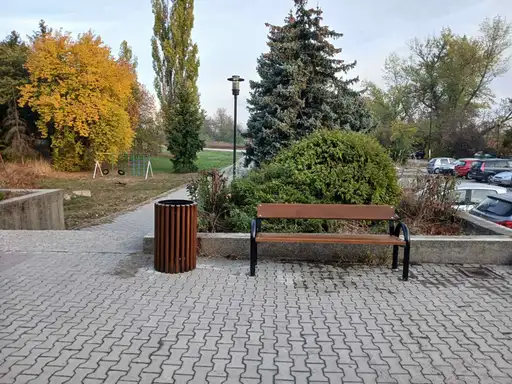 Grad Zaječar donirao nove klupe i kante za Zdravstveni centar
