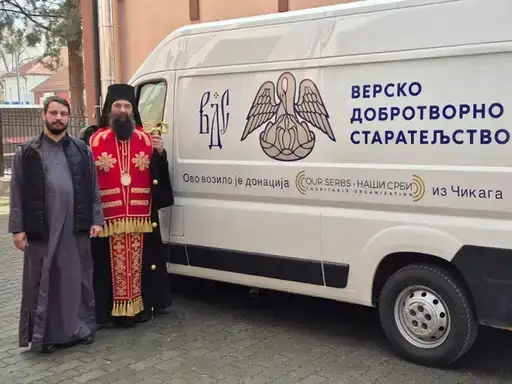 Vladika Ilarion blagosiljao novo vozilo VDS-a Eparhije timočke