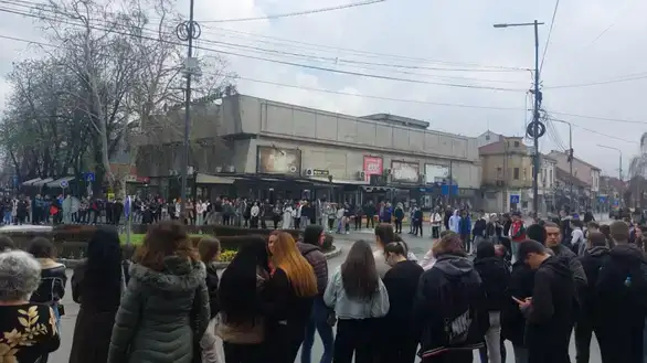 Zaječar danas zastao na 16 minuta na dve lokacije - kružni tok i ispred Doma zdravlja