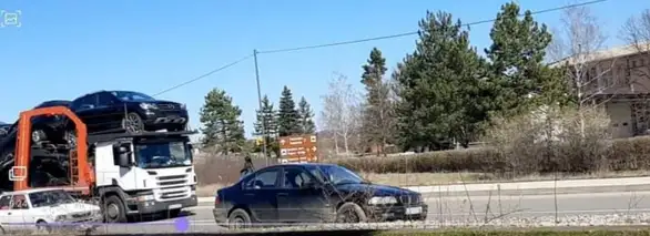 Pet kamiona pod pratnjom ispraćeno do granice Vrška Čuka:Vozači zaraženi korona virusom!