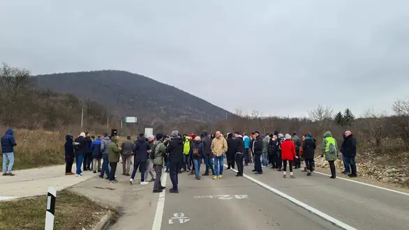 Počeo skup građana kod motela Balašević