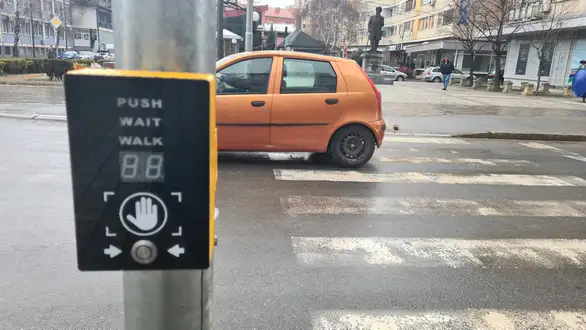 Foto dana: Push, wait, walk!