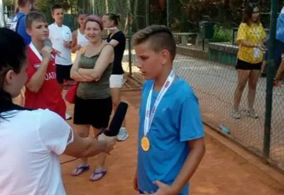Danilo Jovanović je ponos našeg grada: Mladi teniser osvojio je zlato u Splitu!
