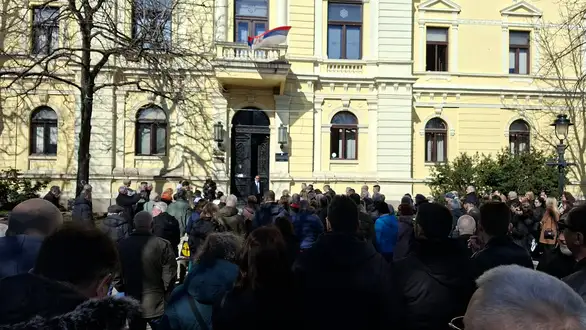 "Ovaj zakon je donet bez konsultacija i bez šire rasprave": U Zaječaru održan protest zaposlenih u pravosuđu