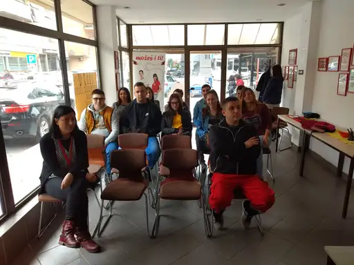 U Srbiji volontira oko 60 hiljada ljudi od kojih većina čine mlađi od 27 godina