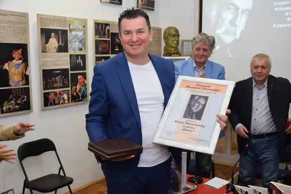 U Pozorišnom muzeju Enesu Haliloviću svečano uručena novoustanovljena nagrada „Živojin Pavlović”