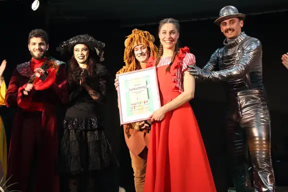 Predstava „Put po svetu na trotinetu“ Pozorišta lutaka Niš najbolja na Festivalu