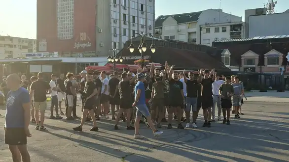 „Ubi p...ra“, „Ratko Mladić“, „Kosovo je Srbija“: Maloletnici skandirali tokom Prajd karavana u Zaječaru