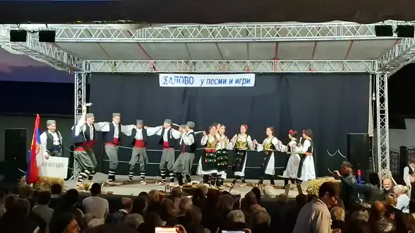 U Halovu kod Zaječara juče je po šesti put održana manifestacija tradicionalnog narodnog stvaralaštva „Halovo u pesmi i igri”