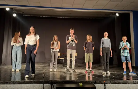 U Centru za kulturu u Kotlujevcu održan javni čas Dramskog studija Hakuna Matata
