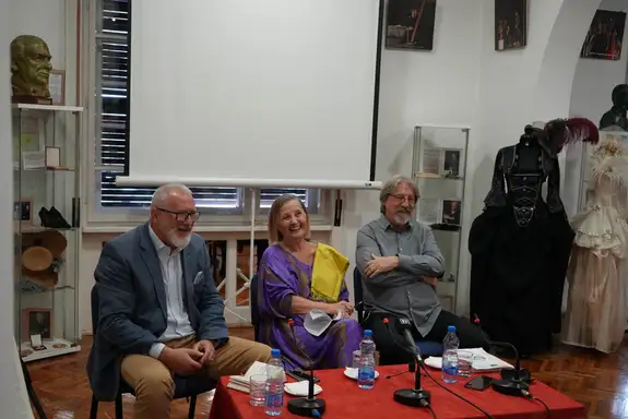 Ugledni časopis za književnost i društvena pitanja ,,Književne novine”, promovisan u Pozorišnom muzeju