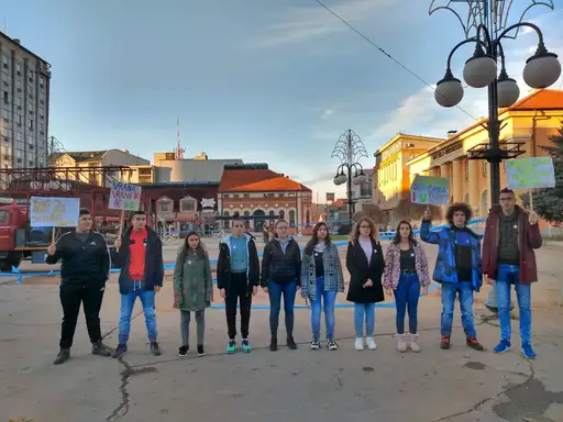 Članovi Dečijeg centra izveli performans povodom Međunarodnog dana borbe protiv korupcije