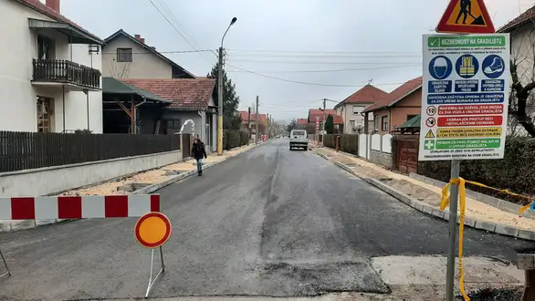 Završeno asfaltiranje ulice Pavla Ilića - behaton ploče na trotoarima za vikend