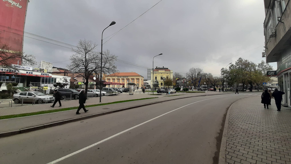 Romi u Srbiji - "rezervno topovsko meso" za SNS skupove ili budući radnici samo jednog preduzeća