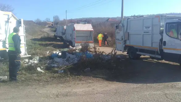 "Novi" kamioni za čišćenje divljih deponija "putovali" godinu dana