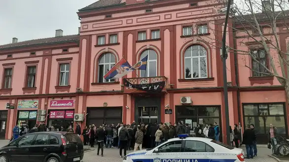 Radni dan u Aptiv-u: Sedenja nema, odstupanja se sankcionišu!