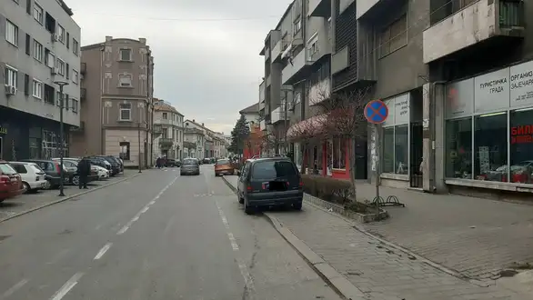 Gde god vidiš slobodno mesto tu automobil parkiraj