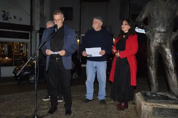 Pesnički pozdrav Zoranu Radmiloviću