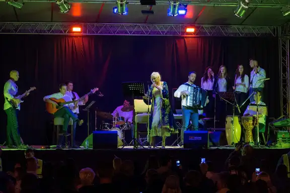 Velikim koncertom na gradskom trgu obeležena slava grada