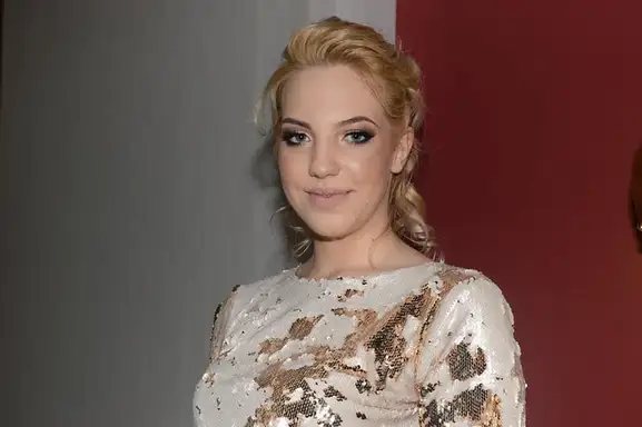 Otići ili ostati: Džaba diploma bez partijske knjižice!