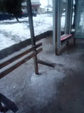 Umesto sedišta - daska za peglanje: Autobuska stajališta i dalje čekaju bolje dane