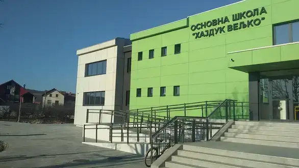 Zbog dojave o bombi učenici više zaječarskih škola nastavu danas pohađaju onlajn!