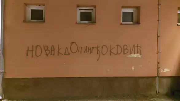 Još jedan grafit kojim se besramno vređa Novak Đoković