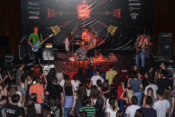 Najbolji regionalni "Red Hot Chili Peppers" tribute bend u Omladinskom centru