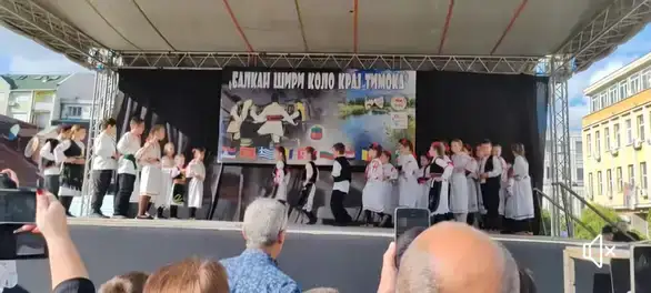 Deca tokom nastupa pala sa bine - srećom nije došlo do ozbiljnijih povreda