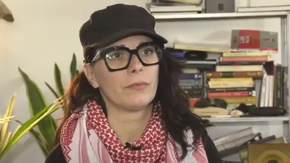 Novinarki TV Nova.rs Ani Lalić probušili gumu na automobilu