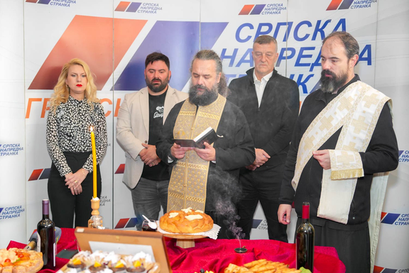 "To je istorijski uspeh naše stranke u Zaječaru, a sa druge strane, blokaderska opozicija trenutno je blokirala naš grad": Naprednjaci proslavili Sveta Petku