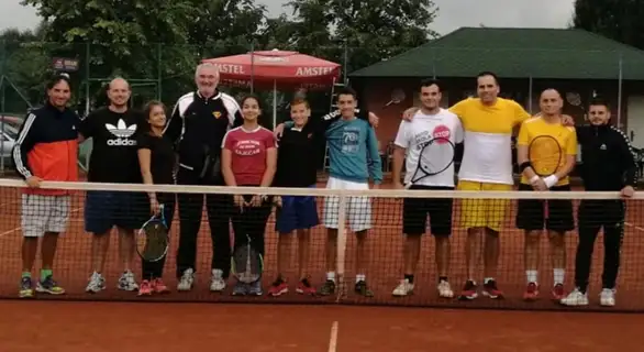 Odigran mini teniski turnir između Zaječaraca i Negotinaca
