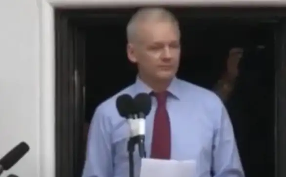 Džulijan Asanž pušten iz zatvora