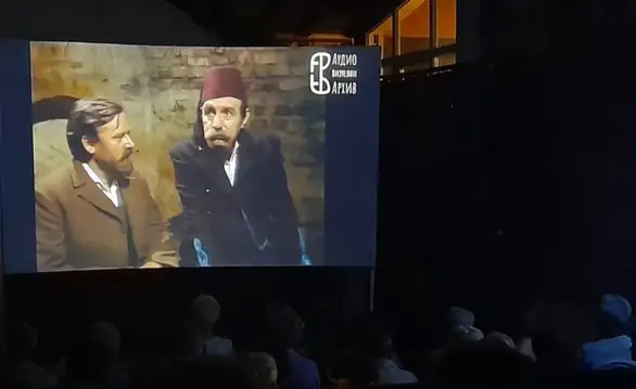 Povodom 40 godina od smrti Zorana Radmilovića na letnjoj sceni Pozorišnog muzeja prikazana TV drama ,,Prokleta avlija"