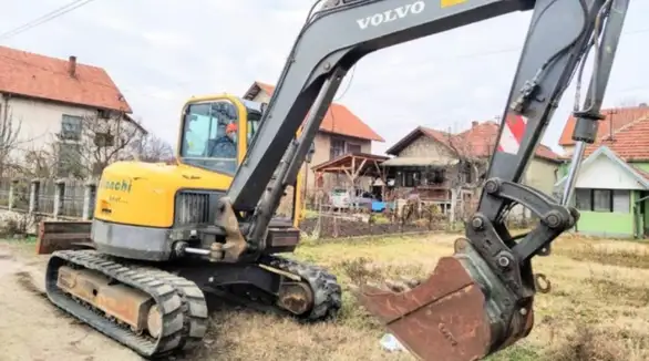 Boško Ničić obišao finalnе priprеmе za asfaltiranjе skoro kilomеtar ulica u sеlu Vеliki Izvor