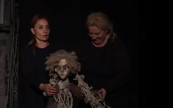 Pozorište lutaka iz Niša, pete festivalske večeri, nastupilo sa predstavom "Bajka o ribaru i ribici”