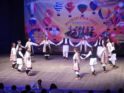 Centru za tradicionalnu umetnost "Koreni" uručena Zlatna plaketa Fondacije "Balkan Folk Fest"