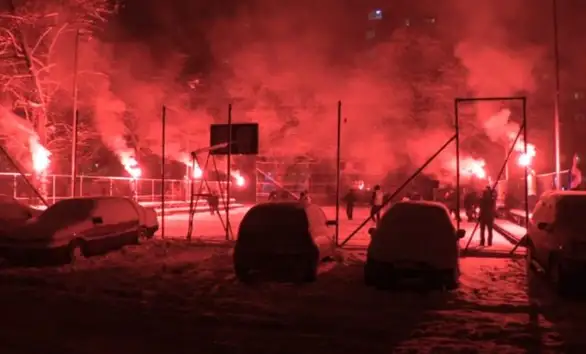 BUNT MLADIH: Performans u znak podrške protestima „Zaječar #1od5miliona“ (VIDEO)