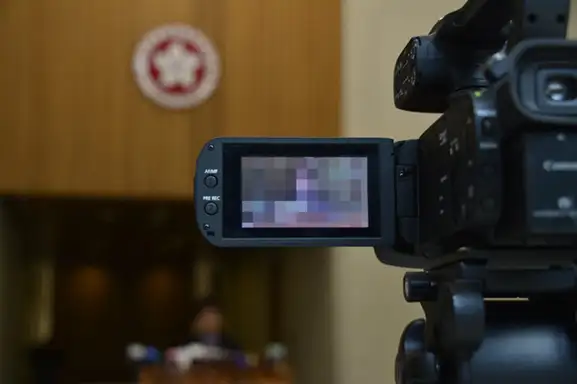 NUNS i NDNV: SNS novcem građana kupio TV Prvu i O2