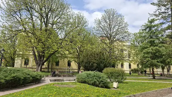 Promenljivo oblačno i toplo, mogući pljuskovi - oprez zbog biometeoroloških tegoba