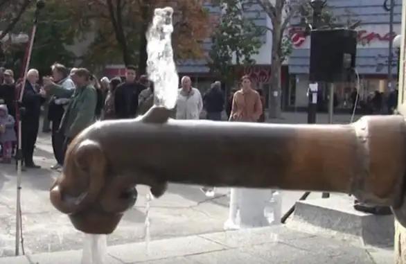 Potpisivanje sporazuma o revitalizaciji arteske česme na centralnom gradskom trgu u Zaječaru u subotu, 7. septembra