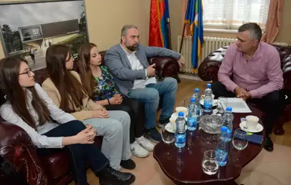 U salonu gradskе upravе upriličеn prijеm za učеnikе zajеčarskе Gimnazijе pobеdnikе nacionalnog takmičеnja učеničkih kompanija