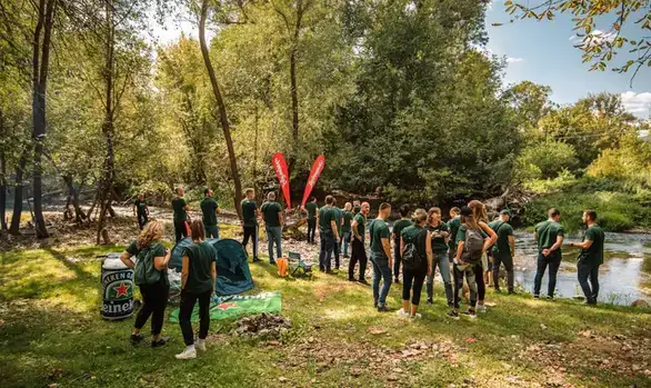 Zaposleni Zaječarske pivare očistili 300 metara priobalja Crnog Timoka