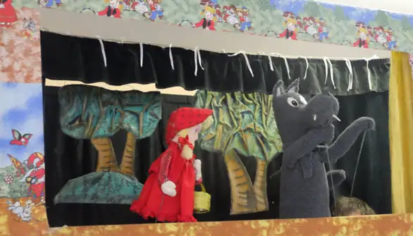 U osnovnoj školi „Jovan Jovanović Zmaj“ u Salašu izvedena predstava „Crvenkapa“