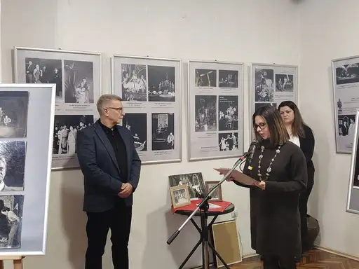 Počelo obelažavanje Dana pozorišta