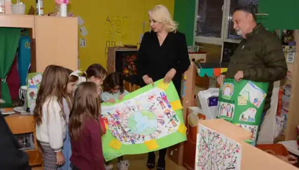Ministarka za brigu o porodici i dеmografiju Darija Kisić obišla vrtić "Svitac" u Zajеčaru