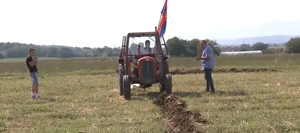 Ljubav prema tradiciji: I dame oru, zar ne?